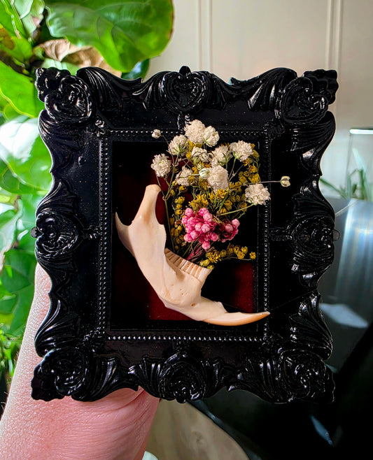 Mini Muskrat and Flowers Frame (G)