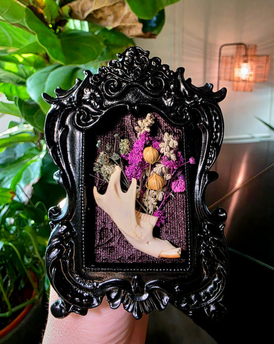 Mini Muskrat and Flowers Frame (C)
